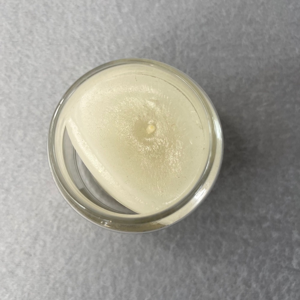 Yankee Candle Lily of the Valley Housewarmer Small Jar Candle 3.7 oz 1020839 - Picture 3 of 4